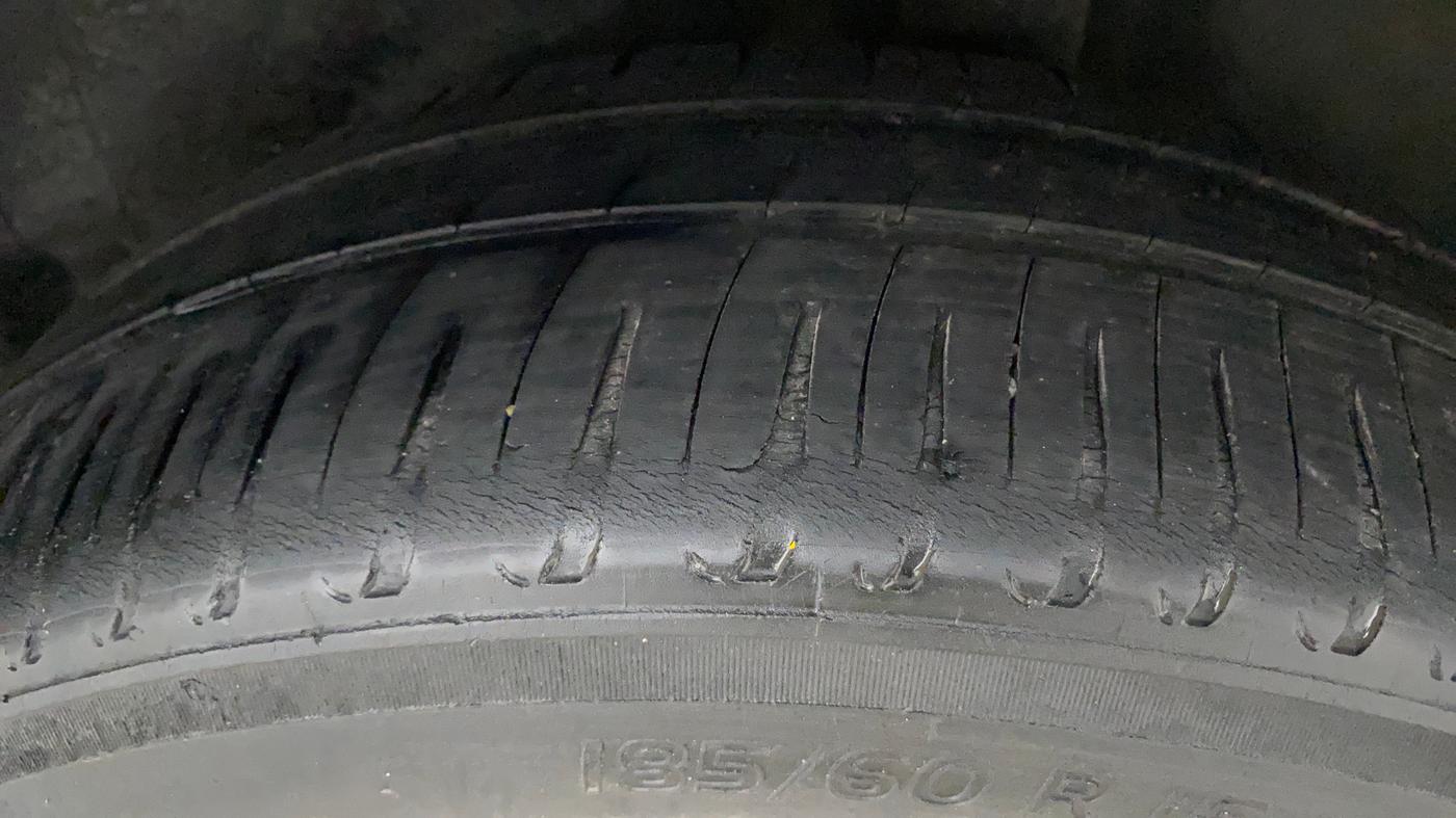 2016 Volkswagen Ameo HIGHLINE1.5L, Diesel, Manual, 1,07,362 km, Left Rear Tyre Tread
