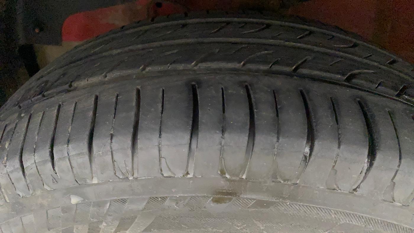 2019 Mahindra KUV 100 NXT K4+ P 6 STR, Petrol, Manual, 40,884 km, Left Front Tyre Tread