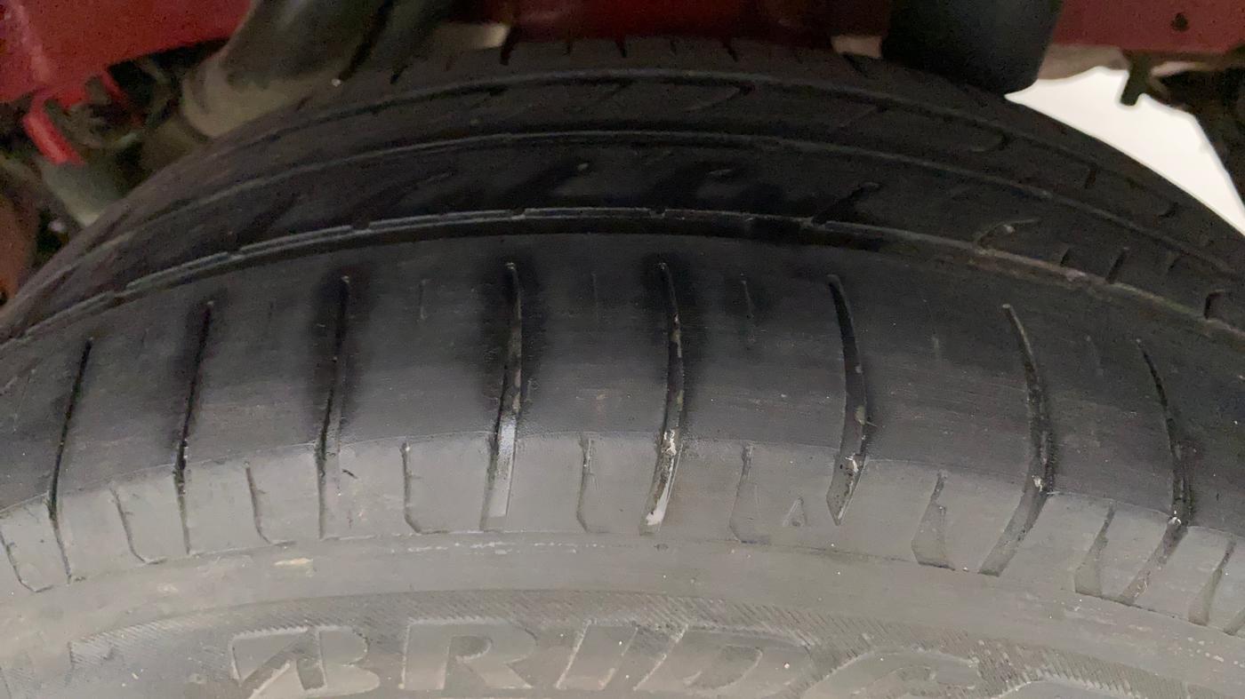 2019 Mahindra KUV 100 NXT K4+ P 6 STR, Petrol, Manual, 40,884 km, Left Rear Tyre Tread