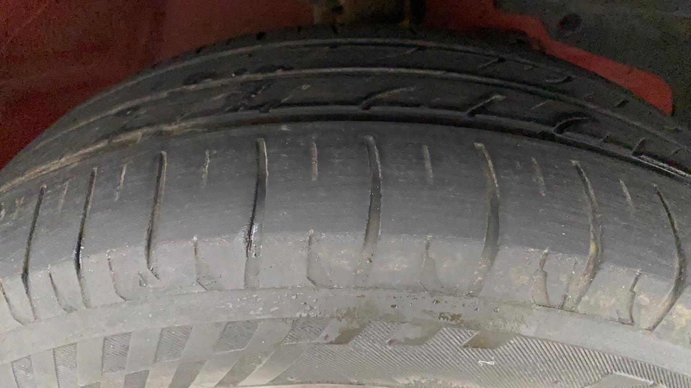 2019 Mahindra KUV 100 NXT K4+ P 6 STR, Petrol, Manual, 40,884 km, Right Front Tyre Tread