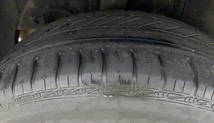 2015 Hyundai Elite i20 SPORTZ 1.2, Petrol, Manual, 1,12,979 km, Right Rear Tyre Tread