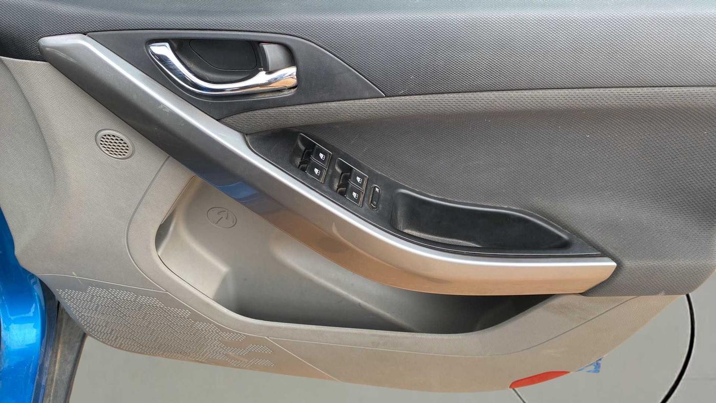 2017 Tata NEXON XZ PLUS DIESEL, Diesel, Manual, 1,06,245 km, Driver Side Door Panels Control