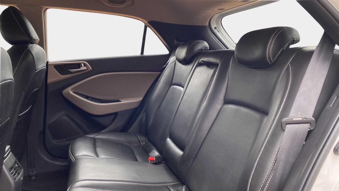 2018 Hyundai Elite i20 ASTA 1.2 (O), Petrol, Manual, 21,611 km, Right Side Rear Door Cabin