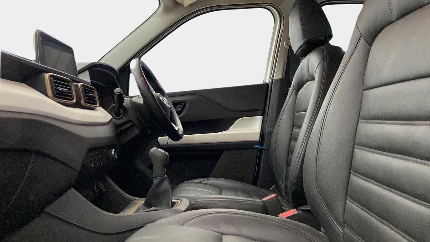 2022 Tata PUNCH ACCOMPLISHED MT, Petrol, Manual, 21,955 km, Right Side Front Door Cabin
