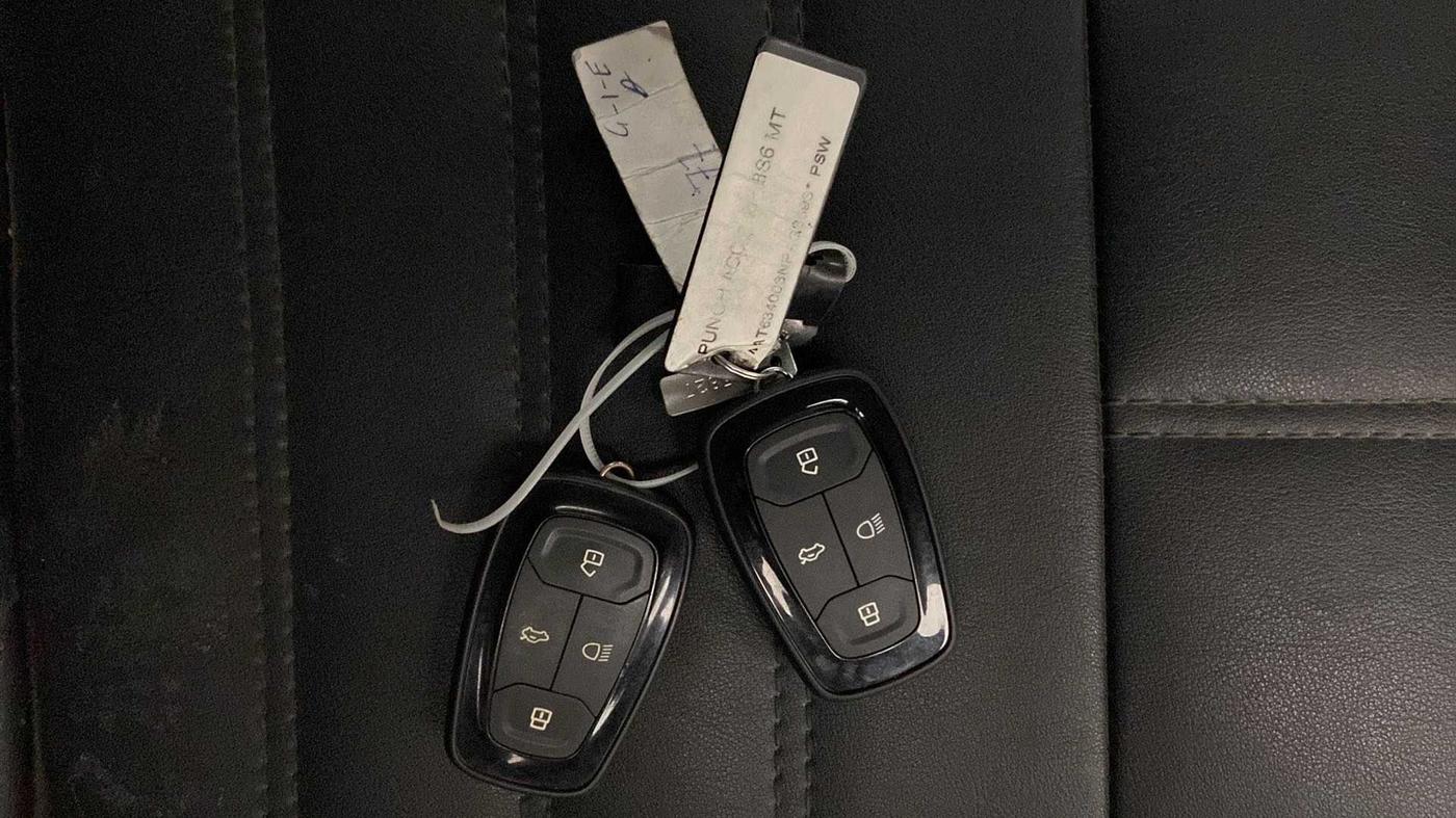 2022 Tata PUNCH ACCOMPLISHED MT, Petrol, Manual, 21,955 km, Key Close Up