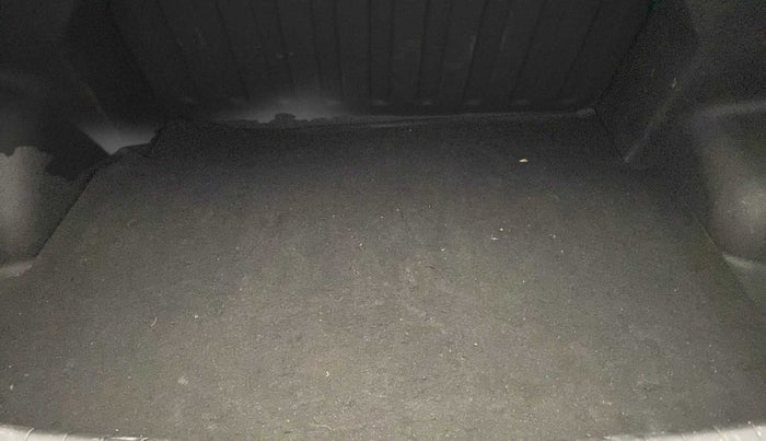 2017 Hyundai Xcent SX 1.2, Petrol, Manual, 31,505 km, Boot Inside