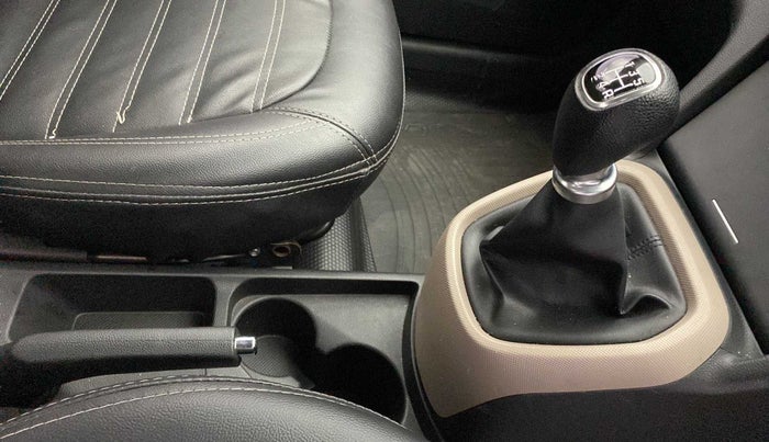 2017 Hyundai Xcent SX 1.2, Petrol, Manual, 31,505 km, Gear Lever