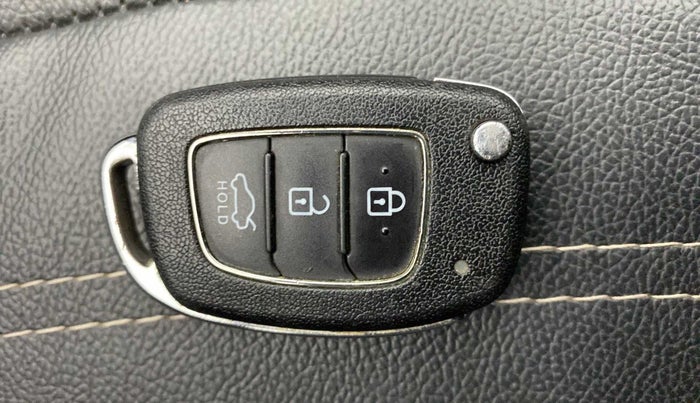 2017 Hyundai Xcent SX 1.2, Petrol, Manual, 31,505 km, Key Close Up