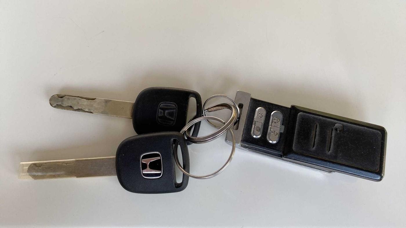 2013 Honda Brio E MT, CNG, Manual, 1,05,481 km, Key Close Up