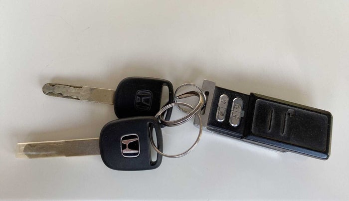 2013 Honda Brio E MT, CNG, Manual, 1,05,481 km, Key Close Up
