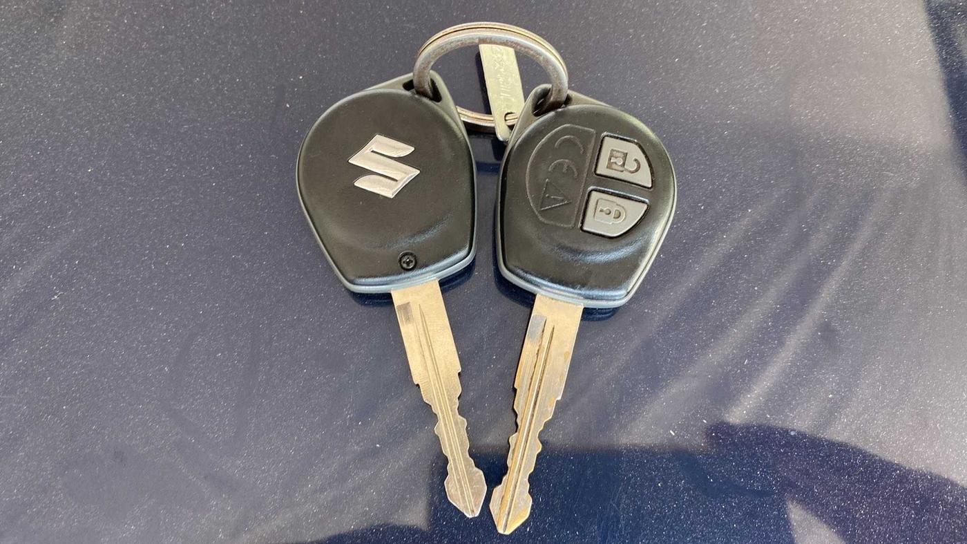 2018 Maruti Swift VXI, Petrol, Manual, 37,416 km, Key Close Up