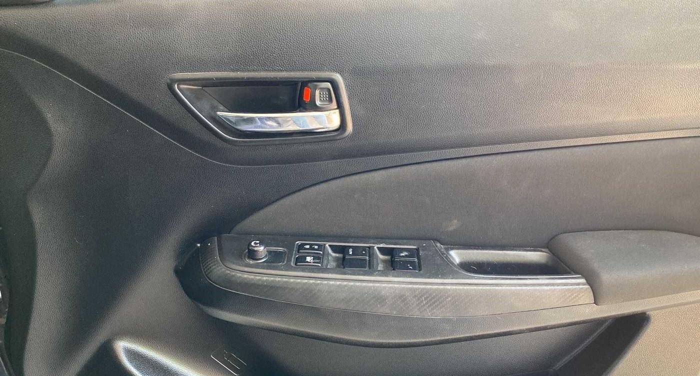 2018 Maruti Swift VXI, Petrol, Manual, 37,416 km, Driver Side Door Panels Control