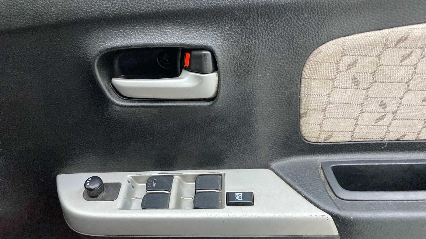 2016 Maruti Wagon R 1.0 VXI AMT, Petrol, Automatic, 82,834 km, Driver Side Door Panels Control