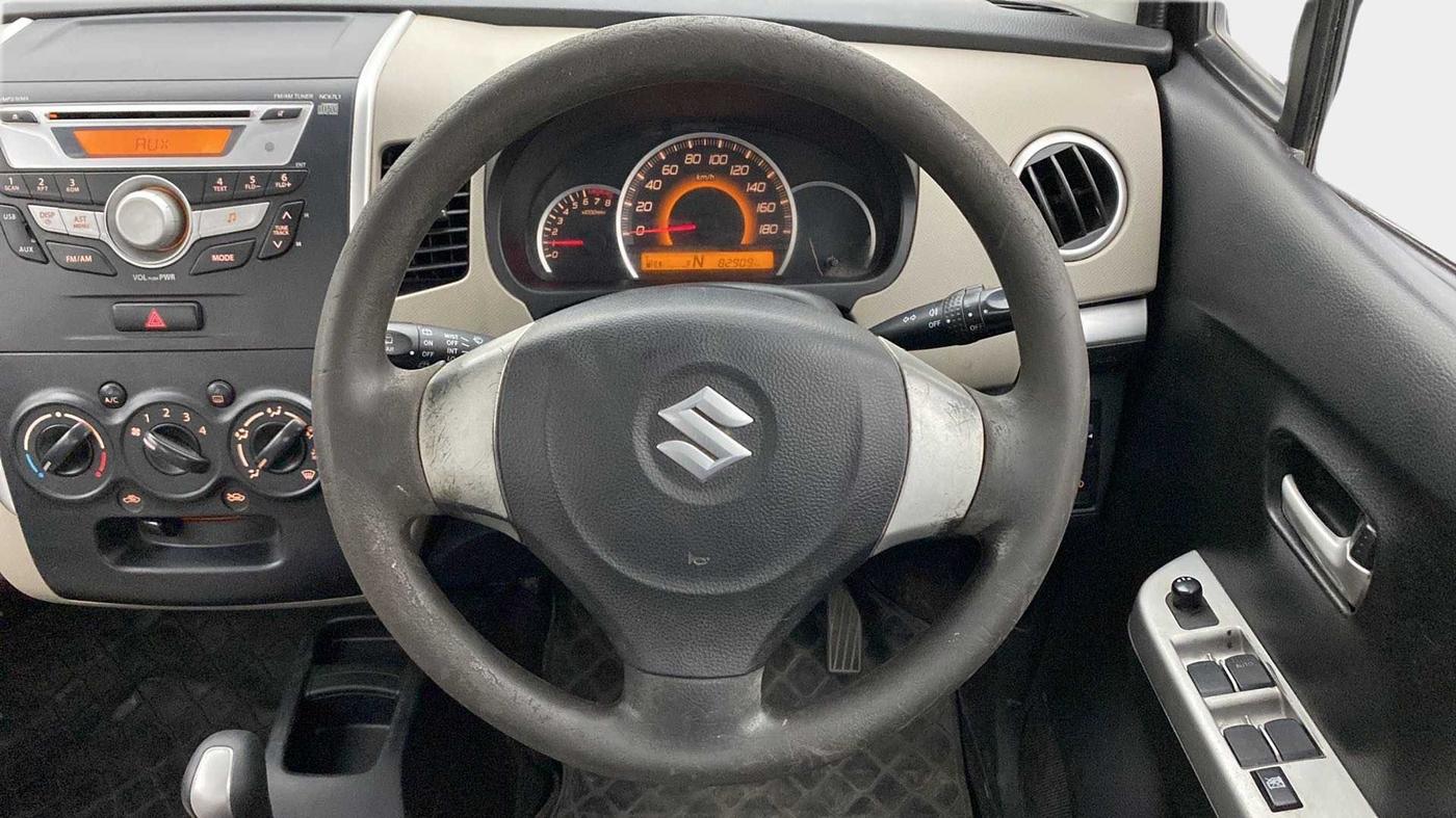 2016 Maruti Wagon R 1.0 VXI AMT, Petrol, Automatic, 82,834 km, Steering Wheel Close Up