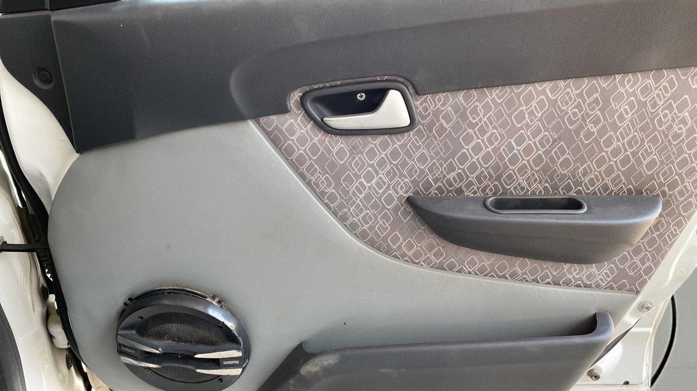 2017 Maruti Alto 800 LXI, CNG, Manual, 59,008 km, Driver Side Door Panels Control