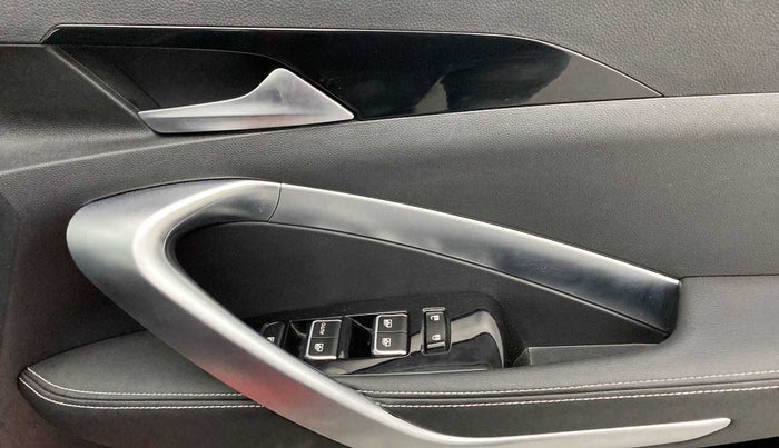 2020 MG HECTOR SHARP 1.5 DCT PETROL, Petrol, Automatic, 16,180 km, Driver Side Door Panels Control