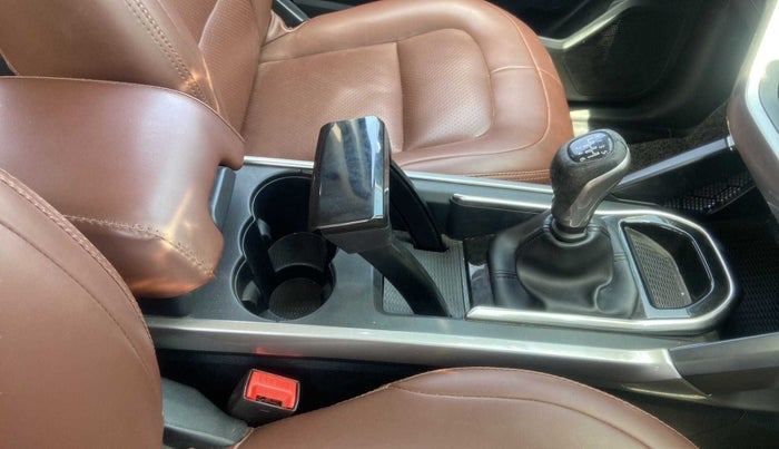 2020 Tata Harrier XT 2.0L KRYOTEC, Diesel, Manual, 34,077 km, Gear Lever