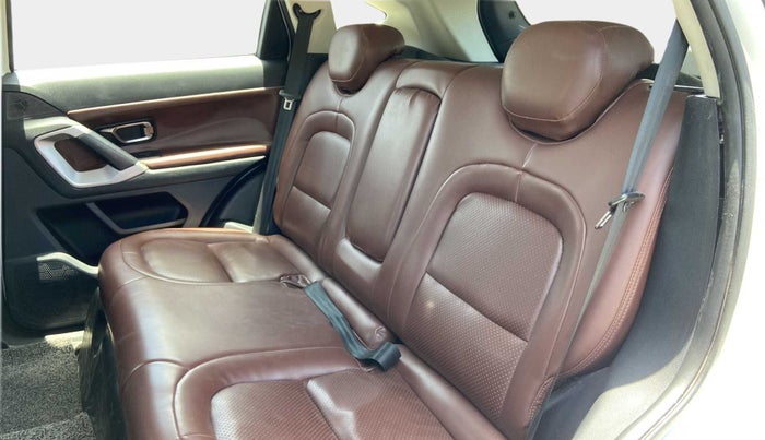 2020 Tata Harrier XT 2.0L KRYOTEC, Diesel, Manual, 34,077 km, Right Side Rear Door Cabin