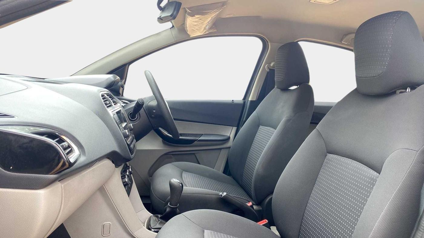 2018 Tata Tiago XZ PETROL, Petrol, Manual, 24,444 km, Right Side Front Door Cabin