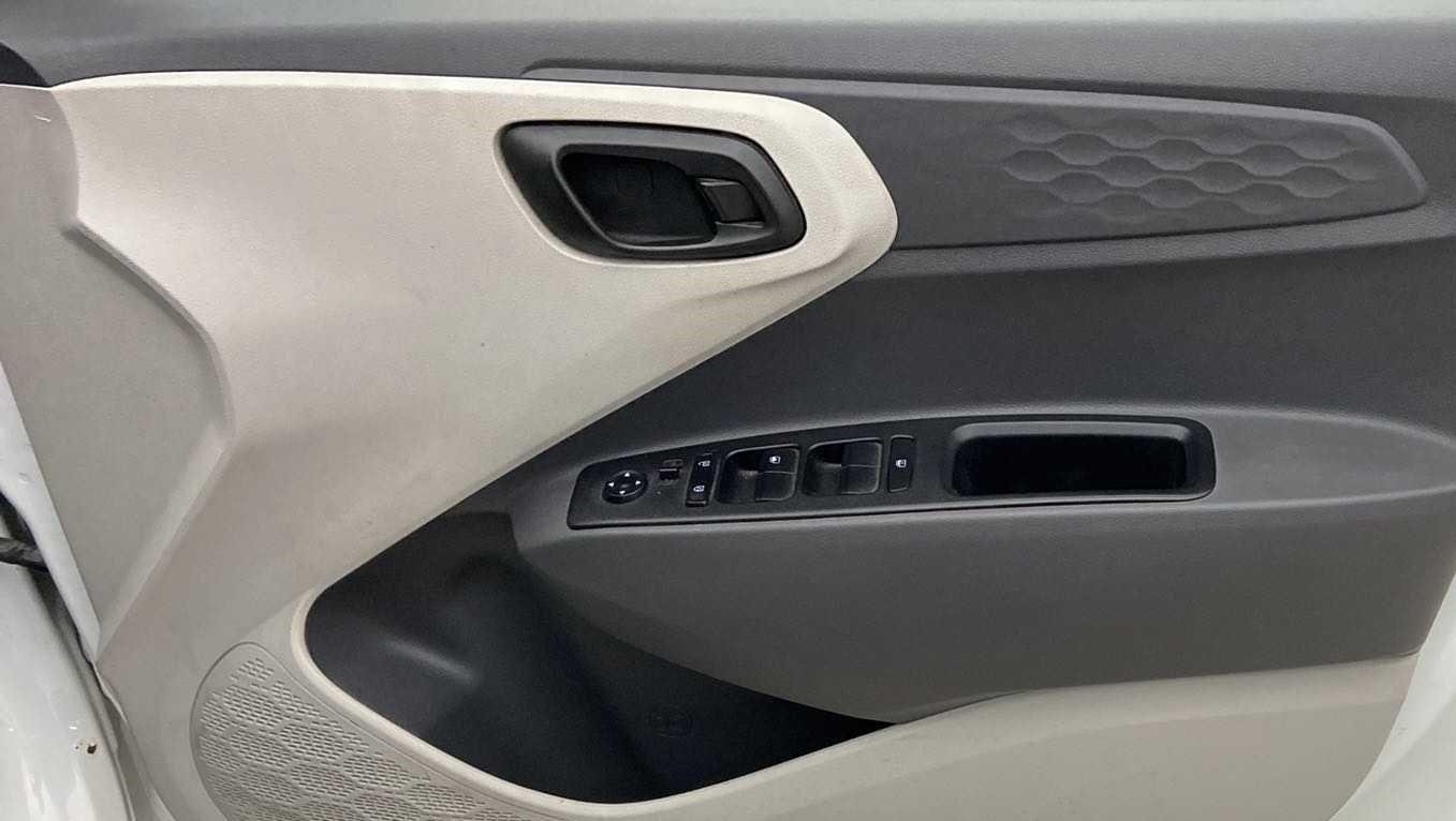 2020 Hyundai AURA S 1.2 CNG, CNG, Manual, 36,223 km, Driver Side Door Panels Control