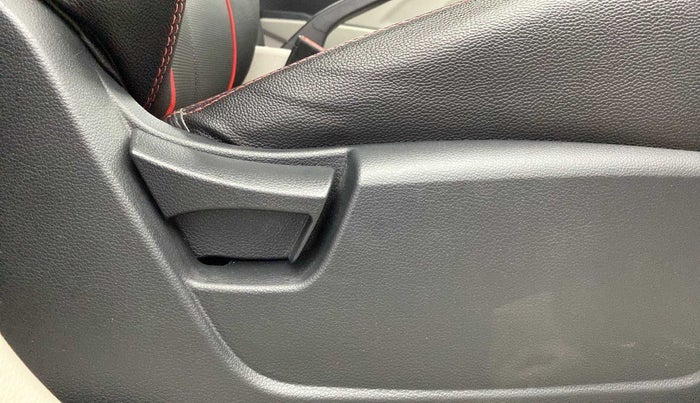 2022 Mahindra XUV300 W4 1.2 PETROL, Petrol, Manual, 5,411 km, Driver Side Adjustment Panel