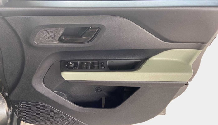 2022 Tata PUNCH ADVENTURE MT, Petrol, Manual, 15,093 km, Driver Side Door Panels Control