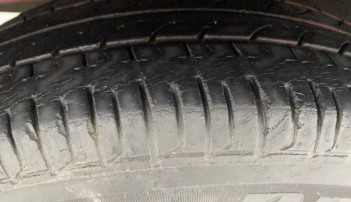 2012 Hyundai i10 SPORTZ 1.2, Petrol, Manual, 20,345 km, Left Front Tyre Tread