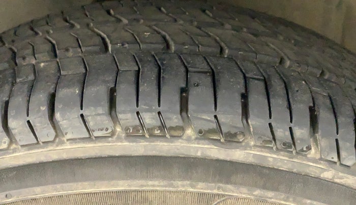 2010 Hyundai i20 MAGNA (O) 1.2, Petrol, Manual, 46,019 km, Left Front Tyre Tread