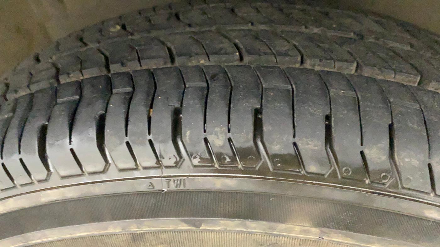 2010 Hyundai i20 MAGNA (O) 1.2, Petrol, Manual, 46,019 km, Right Front Tyre Tread