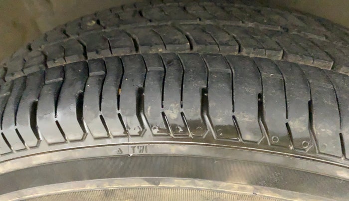 2010 Hyundai i20 MAGNA (O) 1.2, Petrol, Manual, 46,019 km, Right Front Tyre Tread