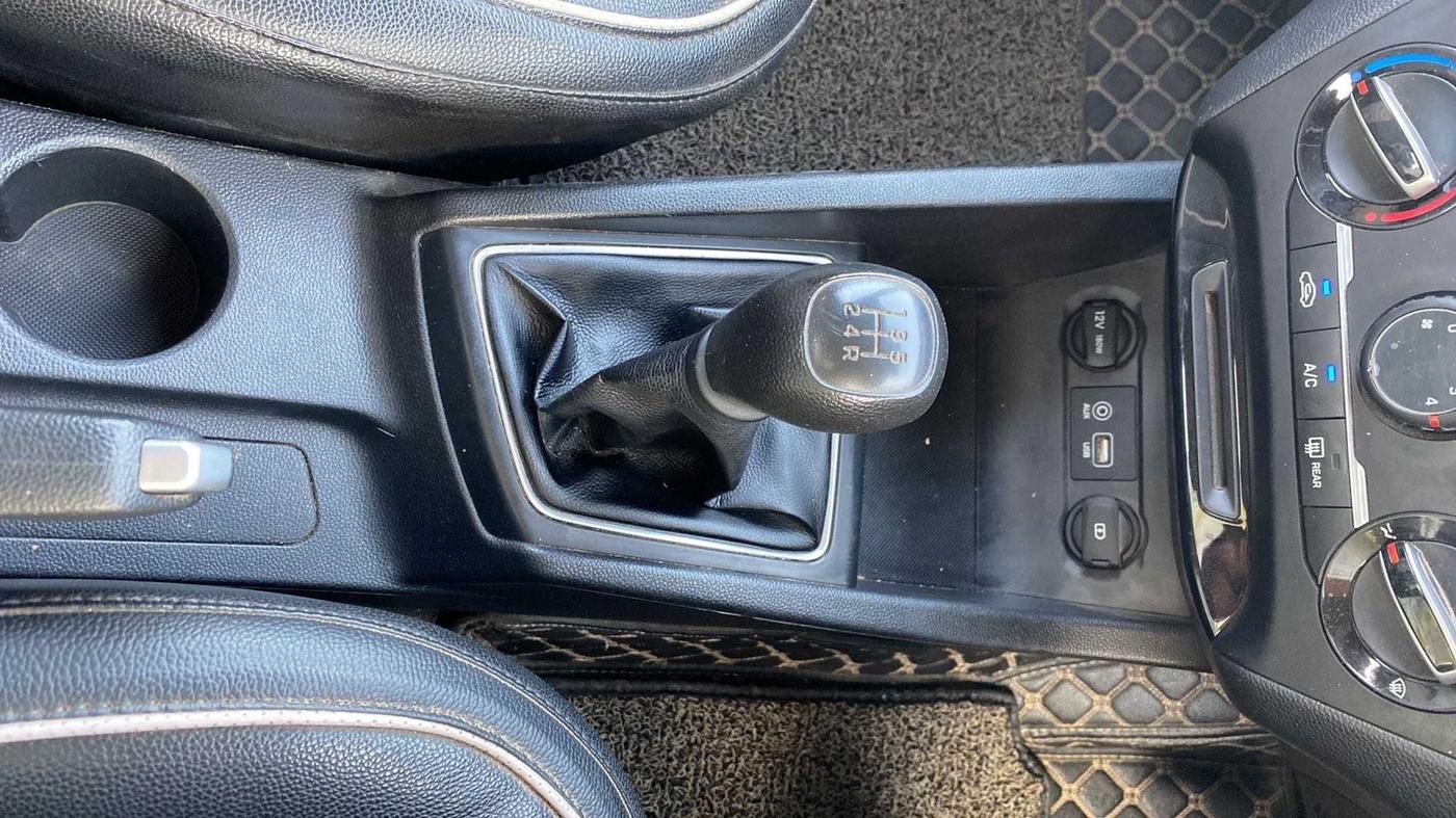 2019 Hyundai Elite i20 SPORTZ PLUS 1.2, Petrol, Manual, 44,852 km, Gear Lever