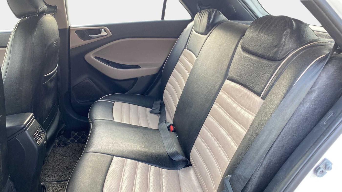 2019 Hyundai Elite i20 SPORTZ PLUS 1.2, Petrol, Manual, 44,852 km, Right Side Rear Door Cabin