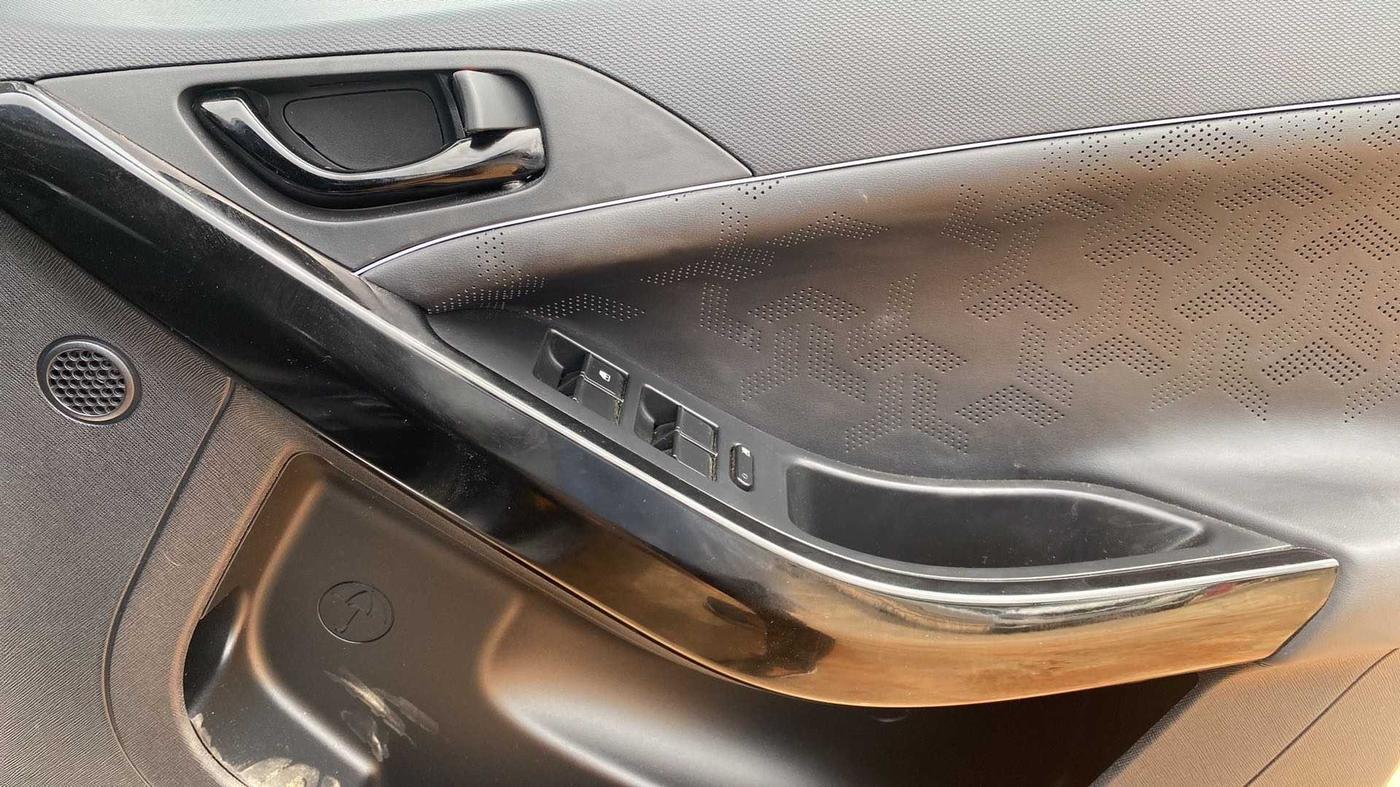 2022 Tata NEXON XZ PLUS (O) PETROL DARK EDITION, Petrol, Manual, 15,364 km, Driver Side Door Panels Control