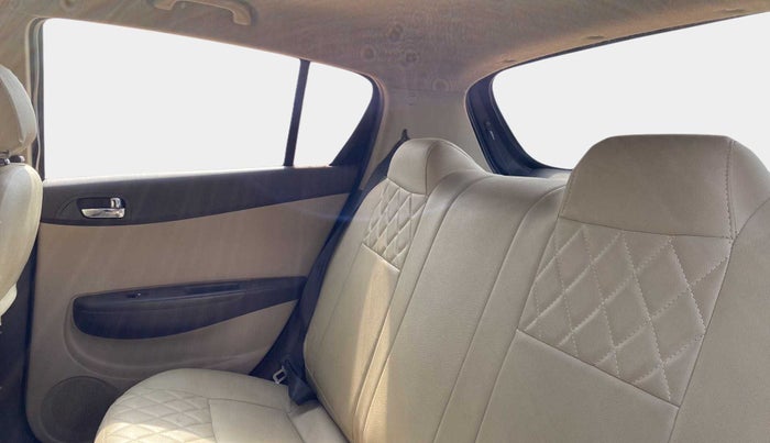 2011 Hyundai i20 MAGNA 1.2, Petrol, Manual, 89,388 km, Right Side Rear Door Cabin