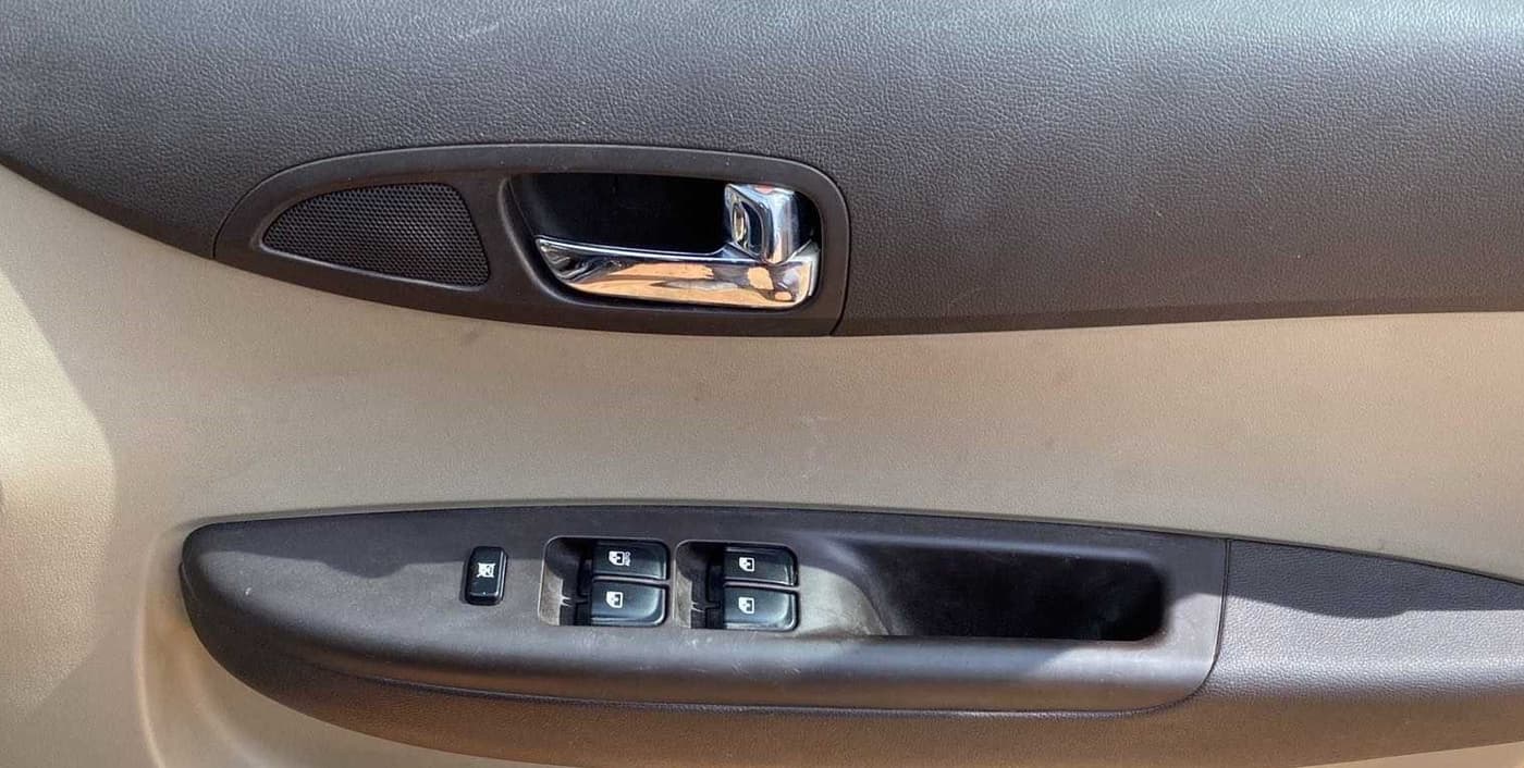 2011 Hyundai i20 MAGNA 1.2, Petrol, Manual, 89,388 km, Driver Side Door Panels Control
