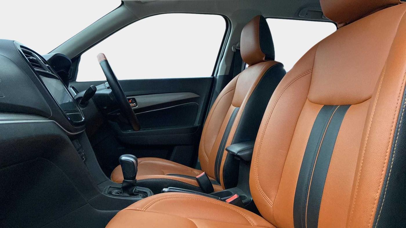 2019 Maruti Vitara Brezza ZDI AMT, Diesel, Automatic, 28,098 km, Right Side Front Door Cabin