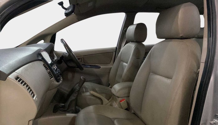 2012 Toyota Innova 2.5 GX 8 STR, Diesel, Manual, 88,816 km, Right Side Front Door Cabin