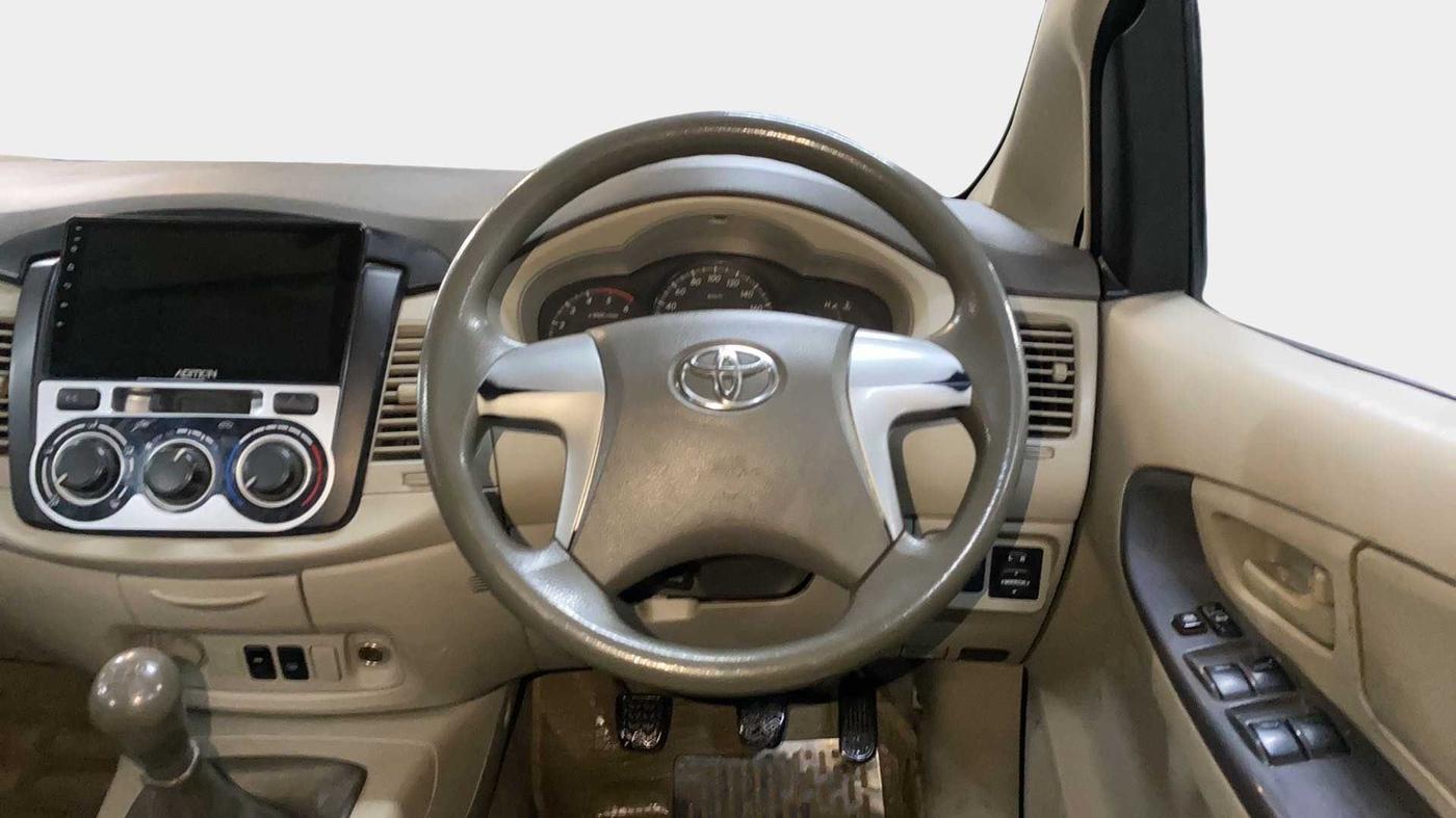 2012 Toyota Innova 2.5 GX 8 STR, Diesel, Manual, 88,816 km, Steering Wheel Close Up