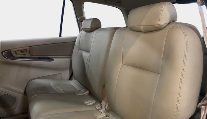 2012 Toyota Innova 2.5 GX 8 STR, Diesel, Manual, 88,816 km, Right Side Rear Door Cabin