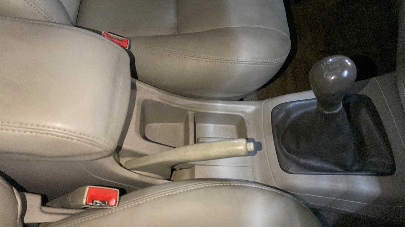 2012 Toyota Innova 2.5 GX 8 STR, Diesel, Manual, 88,816 km, Gear Lever