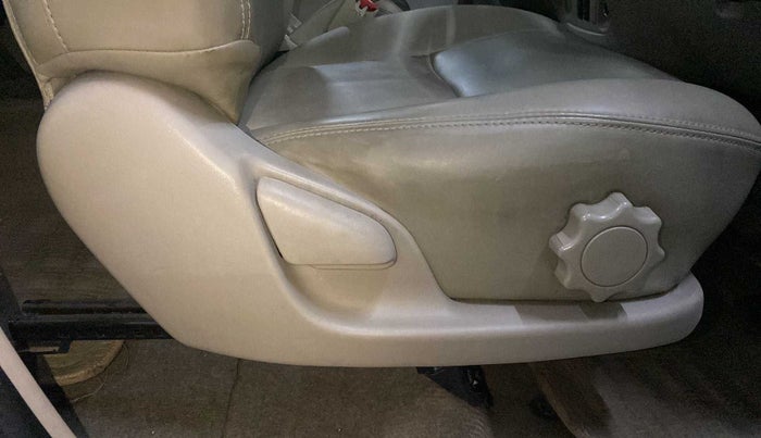 2012 Toyota Innova 2.5 GX 8 STR, Diesel, Manual, 88,816 km, Driver Side Adjustment Panel