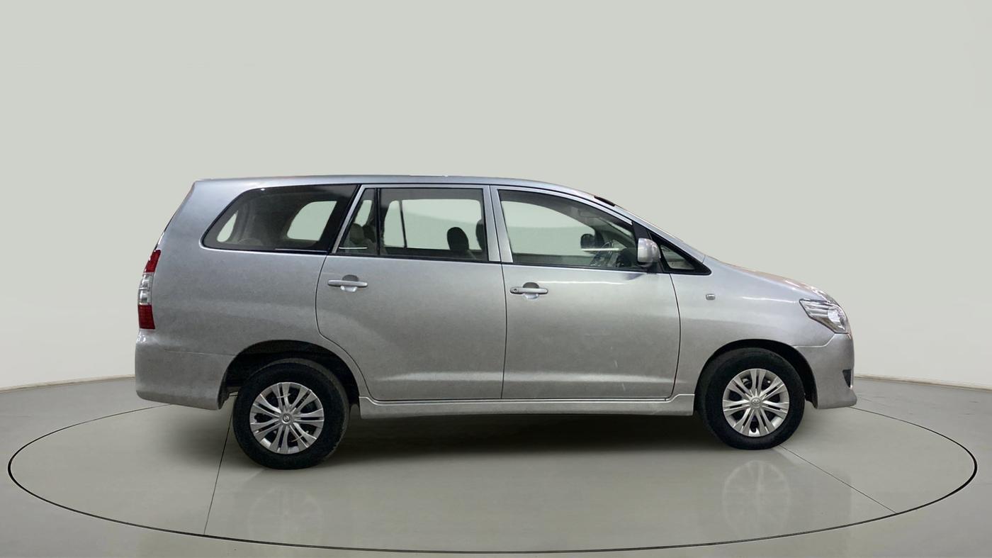 2012 Toyota Innova 2.5 GX 8 STR, Diesel, Manual, 88,816 km, Right Side View