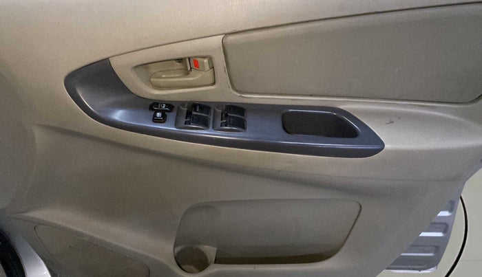 2012 Toyota Innova 2.5 GX 8 STR, Diesel, Manual, 88,816 km, Driver Side Door Panels Control