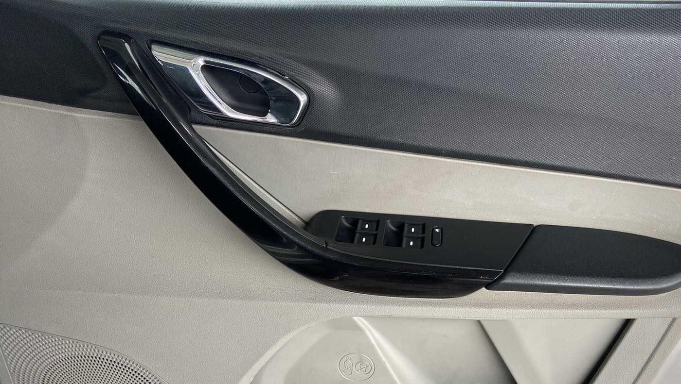 2016 Tata Tiago XZ PETROL, Petrol, Manual, 75,001 km, Driver Side Door Panels Control