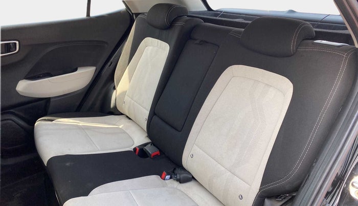 2022 Hyundai VENUE SX 1.2 PETROL, Petrol, Manual, 14,379 km, Right Side Rear Door Cabin