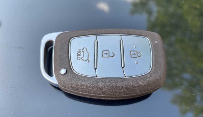 2022 Hyundai VENUE SX 1.2 PETROL, Petrol, Manual, 14,379 km, Key Close Up