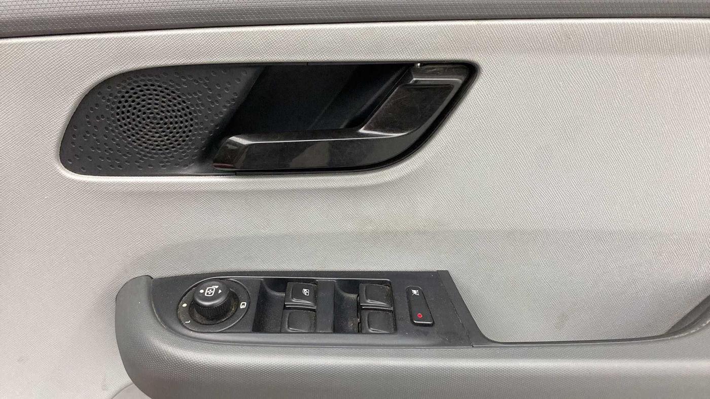 2020 Tata ALTROZ XT PETROL, Petrol, Manual, 40,822 km, Driver Side Door Panels Control