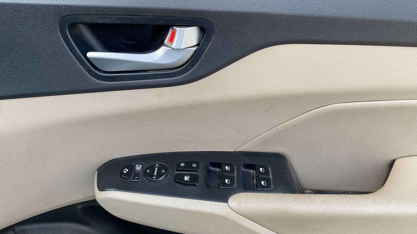 2019 Hyundai Verna 1.6 SX (O) CRDI MT, Diesel, Manual, 54,165 km, Driver Side Door Panels Control