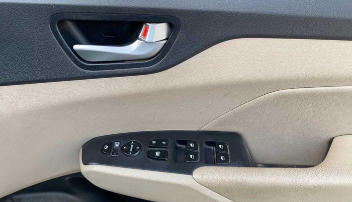 2019 Hyundai Verna 1.6 SX (O) CRDI MT, Diesel, Manual, 54,165 km, Driver Side Door Panels Control