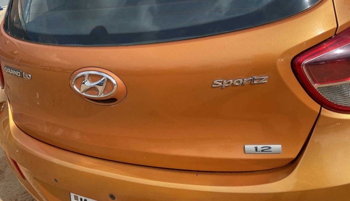 2015 Hyundai Grand i10 SPORTZ 1.2 KAPPA VTVT, Petrol, Manual, 24,680 km, Dicky (Boot door) - Slightly dented